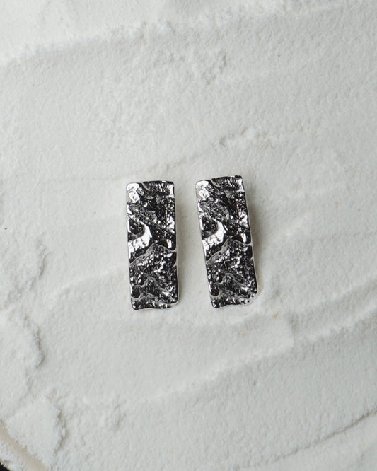 𝙷𝙰𝙼𝙼𝙴𝚁𝙴𝙳 - 925 𝚂𝚃𝙴𝚁𝙻𝙸𝙽𝙶 𝚂𝙸𝙻𝚅𝙴𝚁